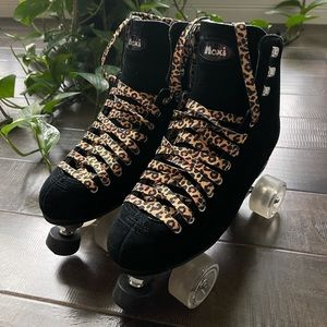 Moxi Panther Roller Skates